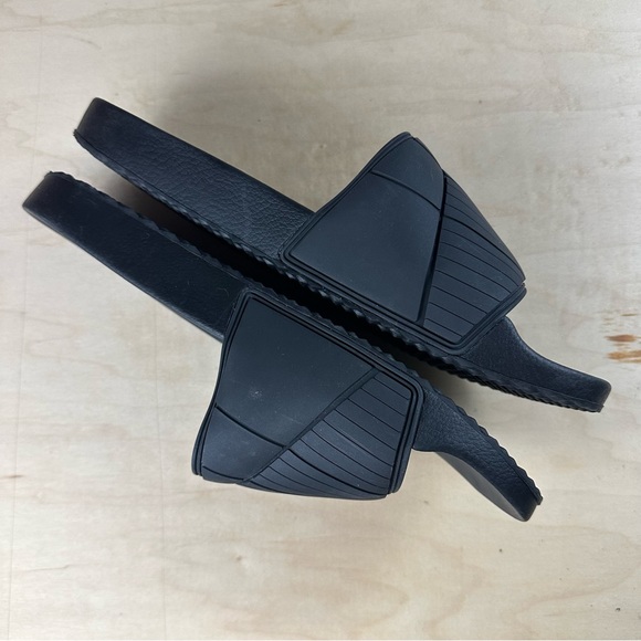 Prada slides - Picture 6 of 11